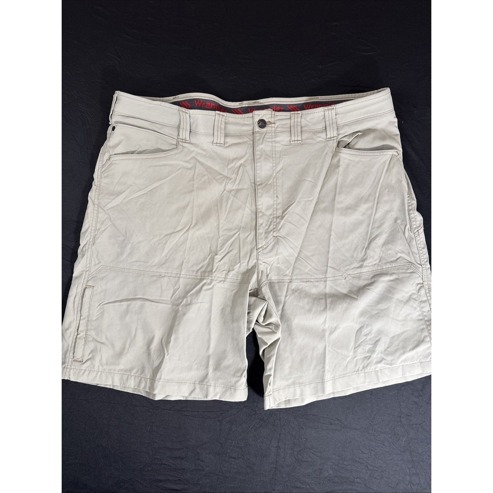 Wrangler tan‎ activewear / trail / hiking shorts - mens 44